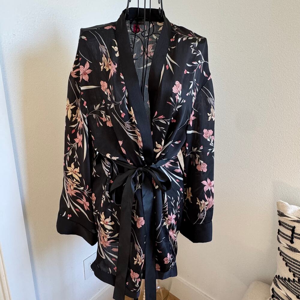 Vince Camuto Black Floral Belted Kimono Robe Medium NWOT